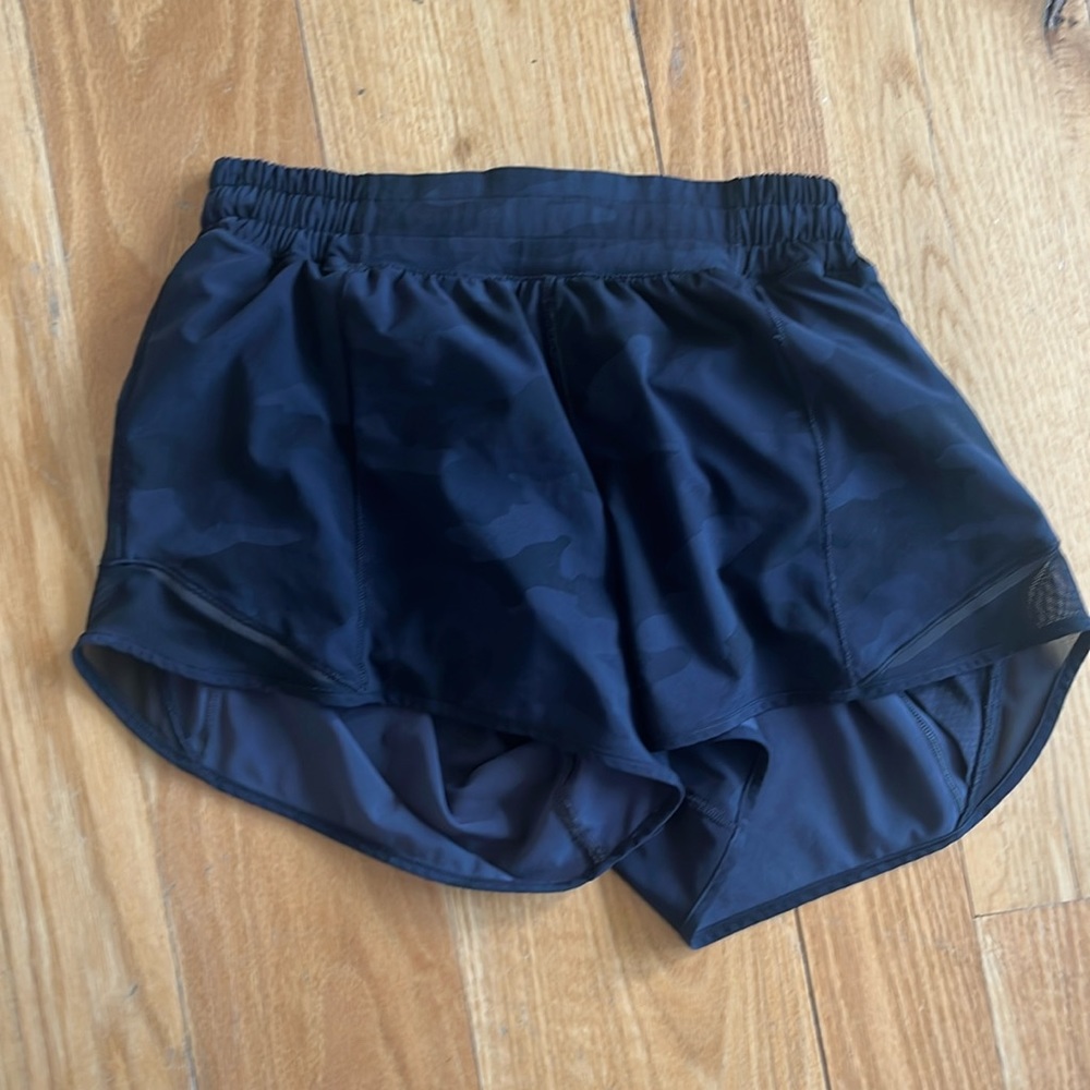 Barely worn lululemon hotty hot shorts size 6 4 inch